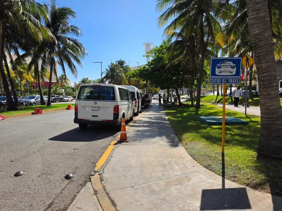 Taxaholdeplads i Punta Cancún