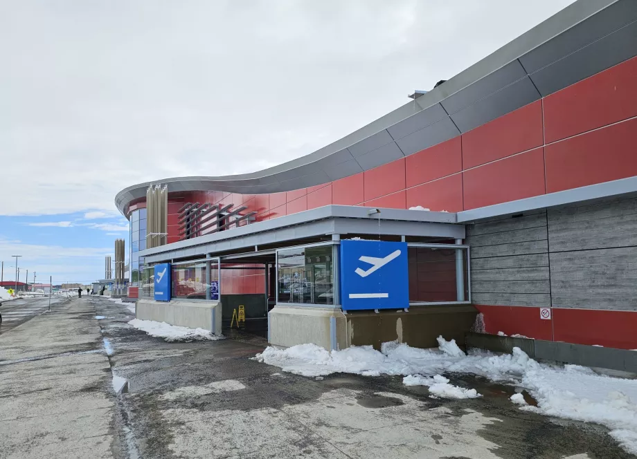 ankomst til lufthavnen i Iqaluit