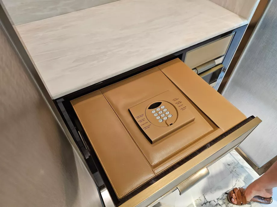 Pengeskab på værelset