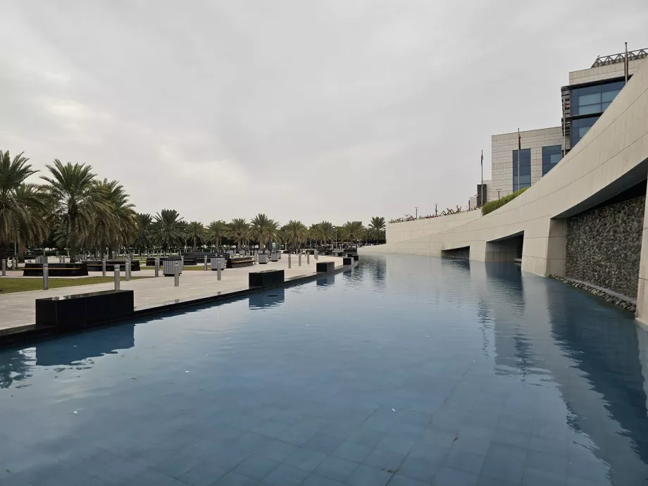 Parker foran lufthavnen