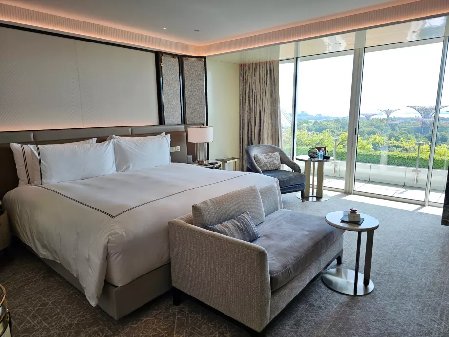 Værelse med balkon og udsigt