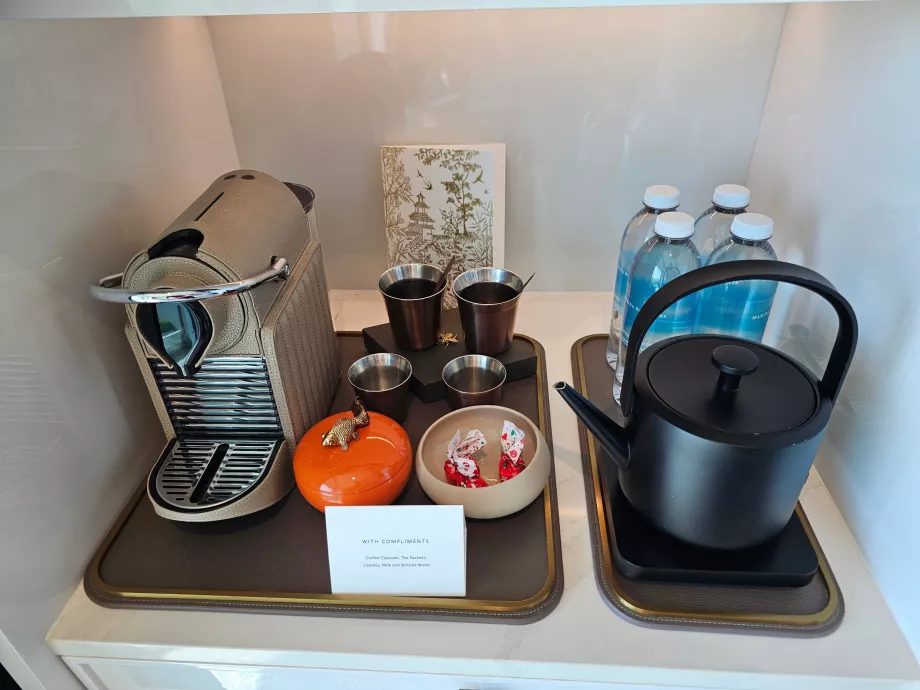 Kaffemaskine og elkedel