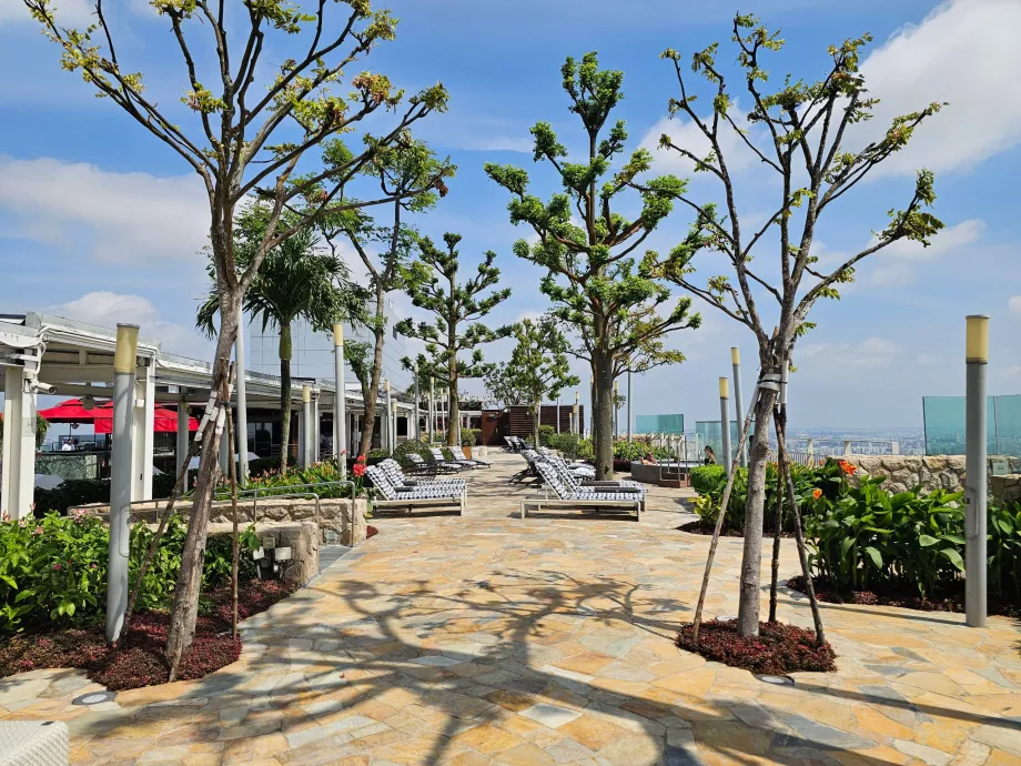 Solsenge på tagterrassen på MBS Hotel