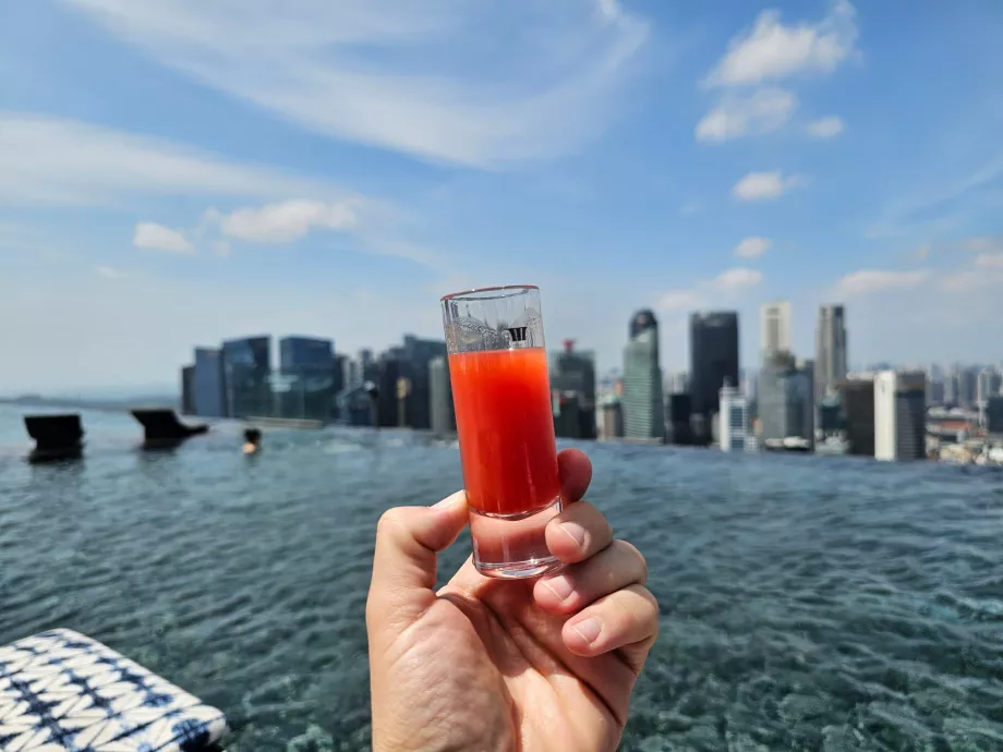 Gratis drikke ved poolen