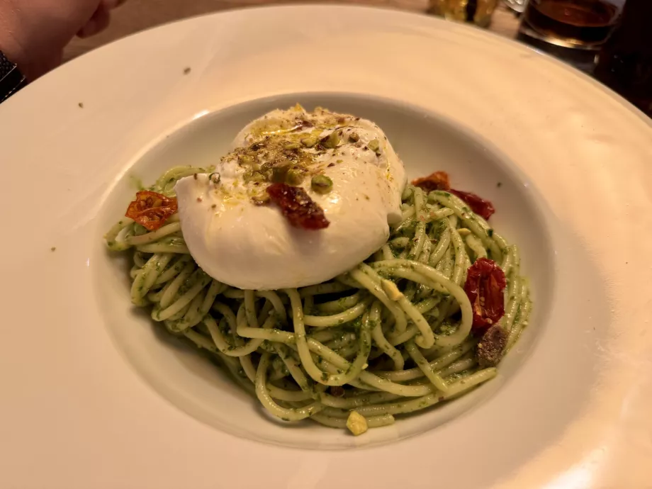 Spaghetti med burrata