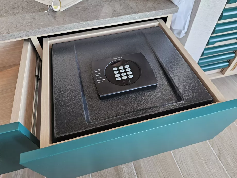 Pengeskab på værelset