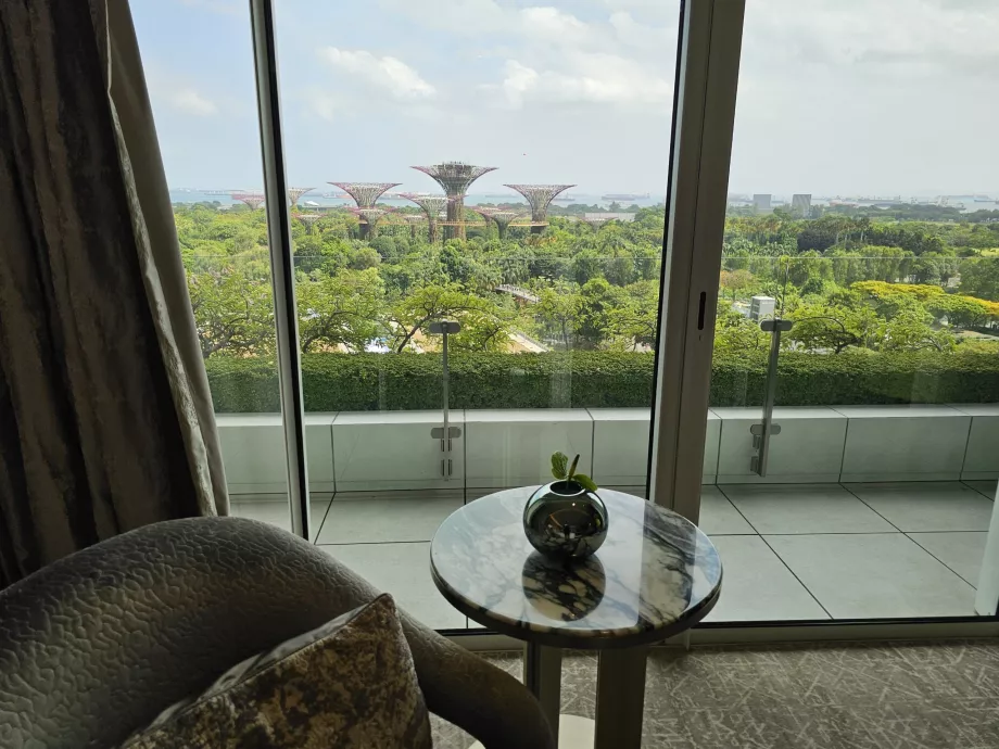 Vores værelse med balkon og udsigt