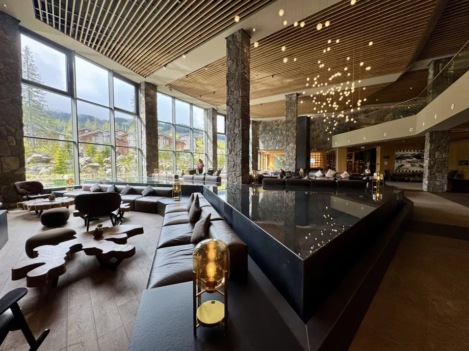 Lobby med swimmingpool