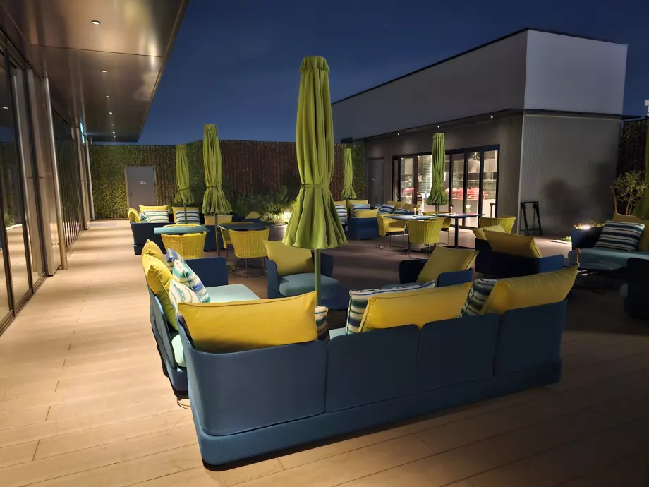 Udendørs terrasse på restaurant Gallery 11