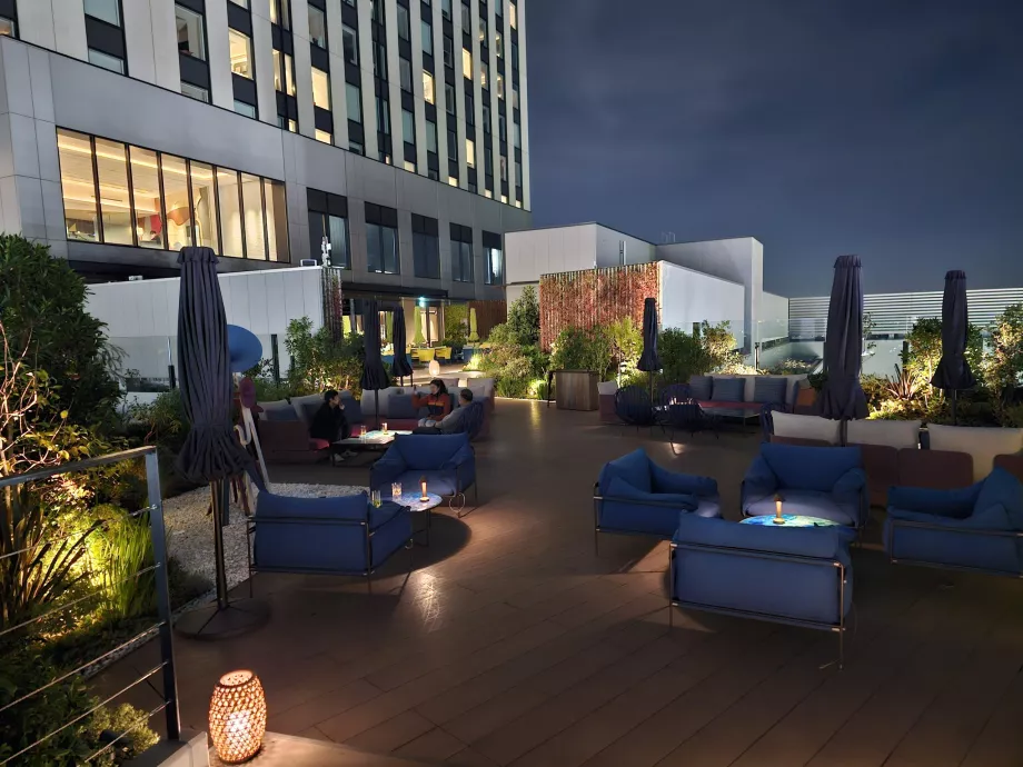 Udendørs terrasse på restaurant Gallery 11