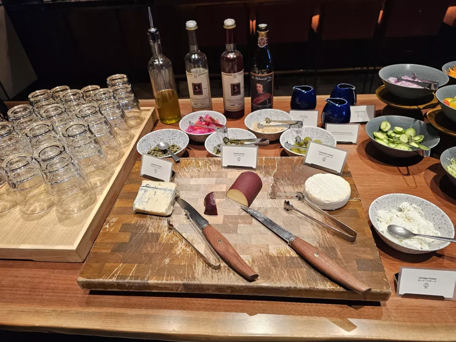 Morgenmad - ost, oliven og olier