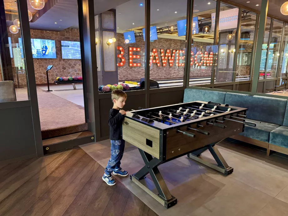 Bordfodbold og bowling i Snowbeer