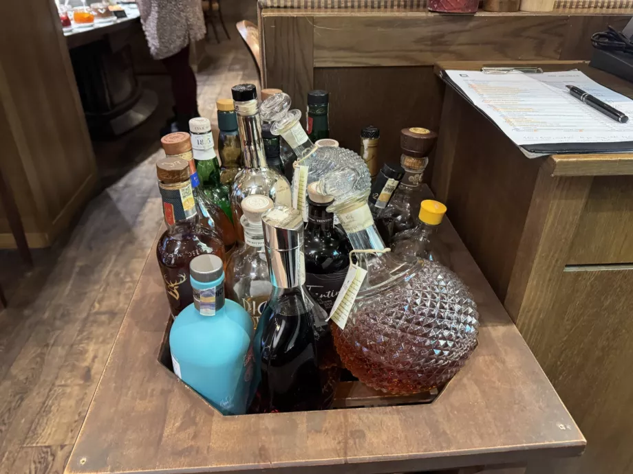 Morgenmad, et bredt udvalg af alkoholiske drikkevarer