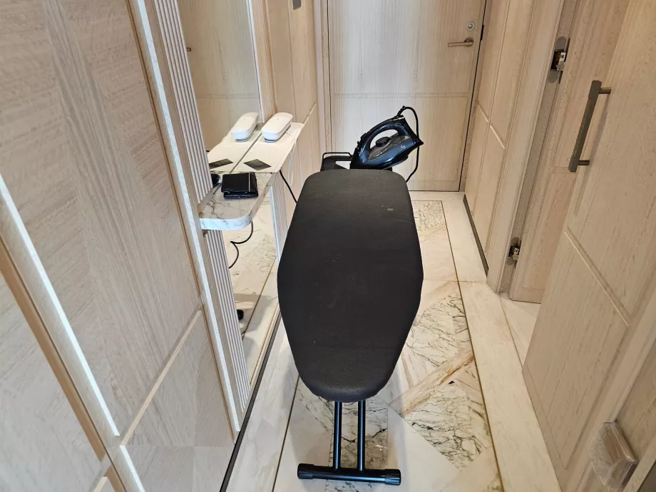 Strygebræt på værelset