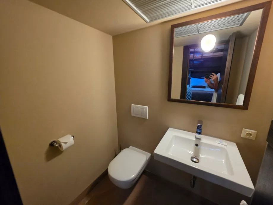 Et toilet i soveværelset
