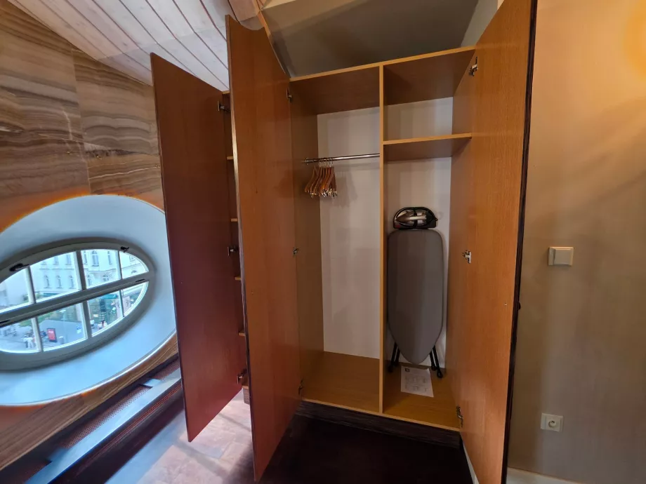 Garderobe og strygebræt