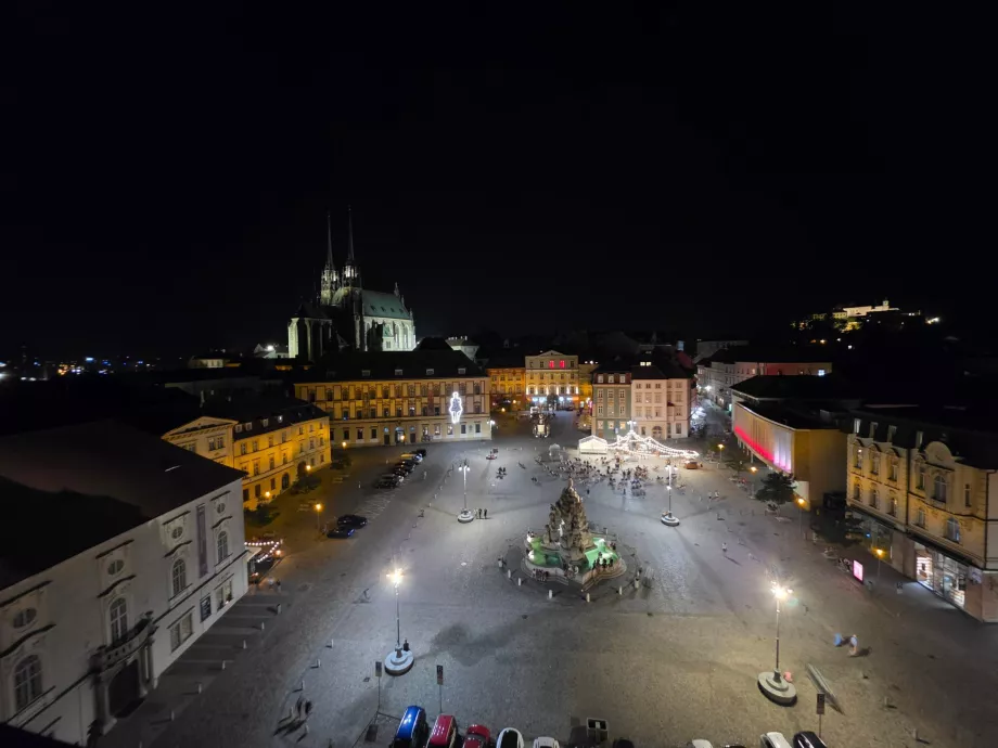 En natlig udsigt fra tårnet ved Zelný trh