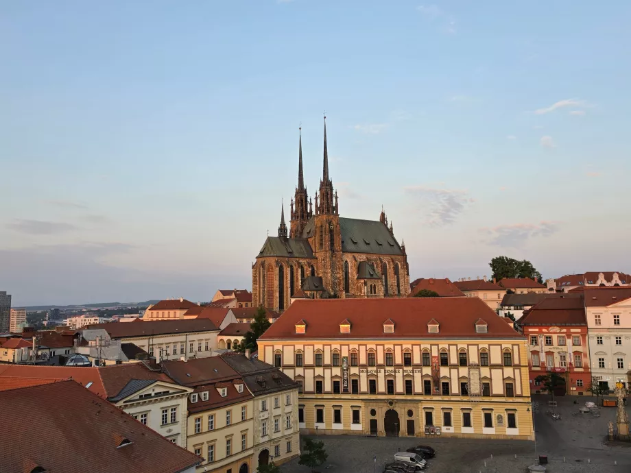 Sankt Peterskirken ved solopgang