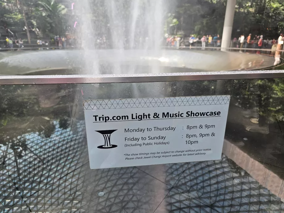 Tidspunkter for lysshow ved vandfaldet i Jewel