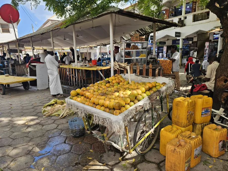 Darajani Souk, gademad
