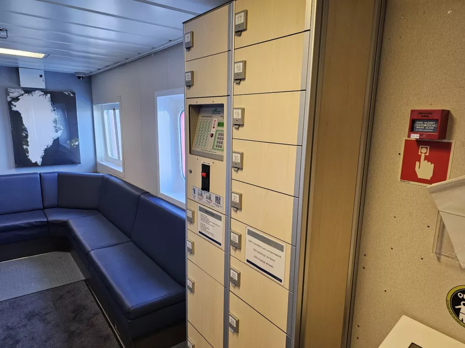 Skabe til opbevaring af elektronik
