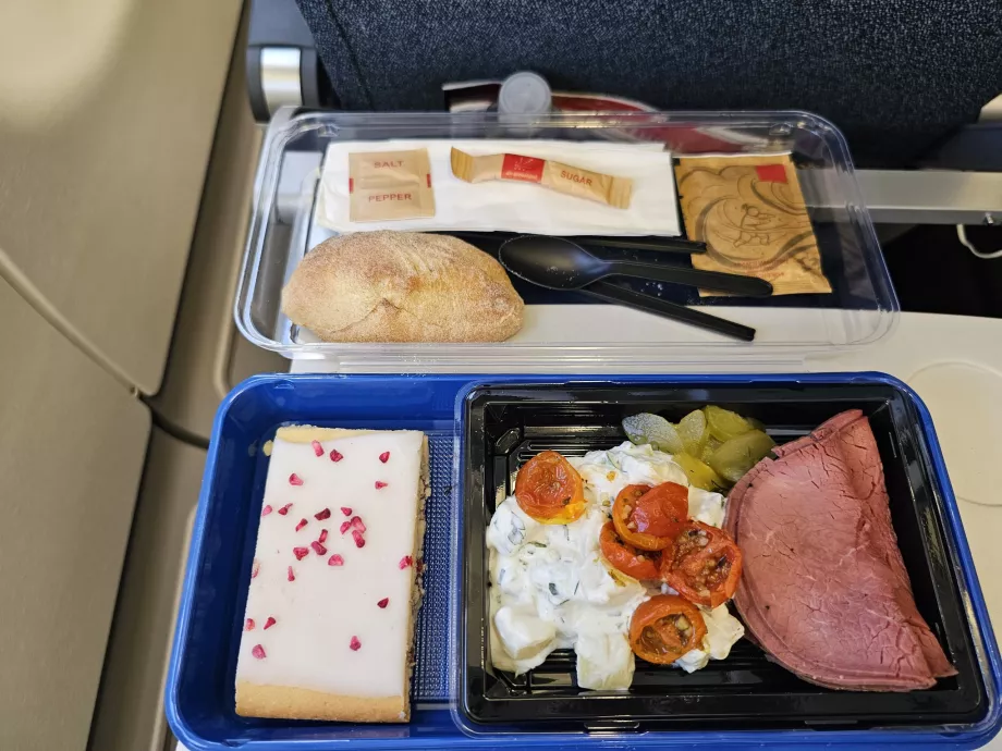 Hovedmåltid, international flyvning Nuuk-København