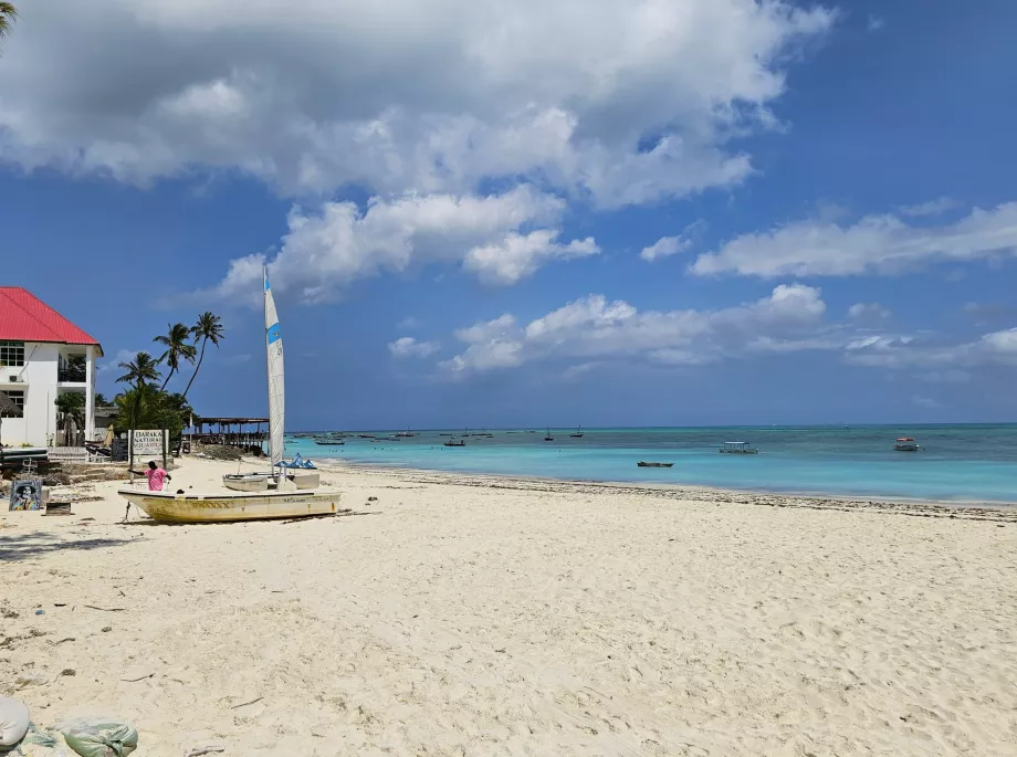 Nungwi, Maisha Strand