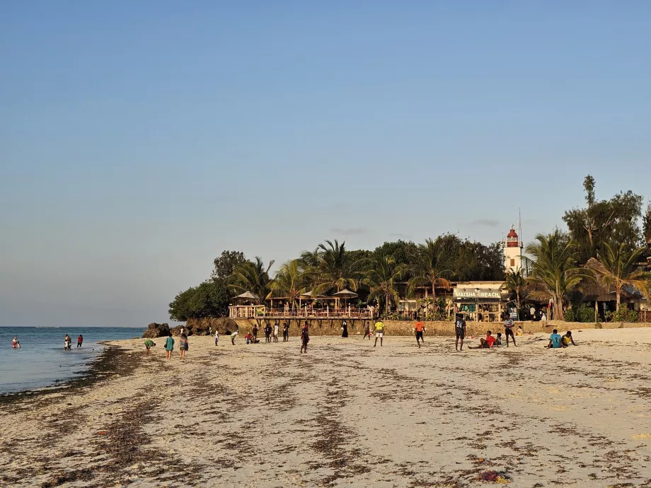 Nungwi, Maisha Strand