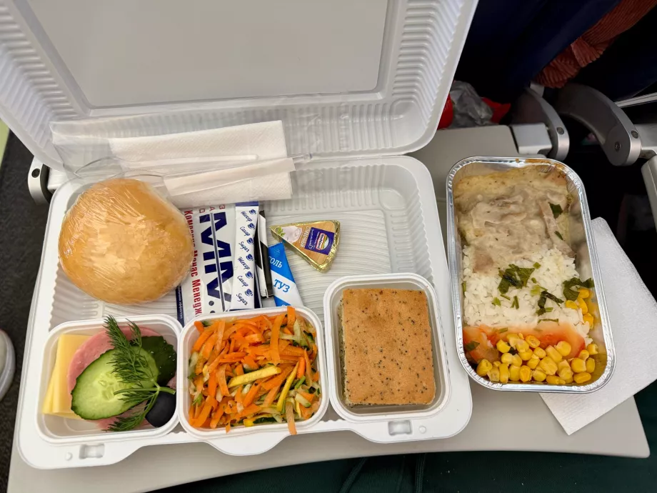 Frokost om bord på SCAT Airlines