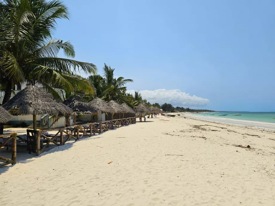 Pwani Mchangani Strand