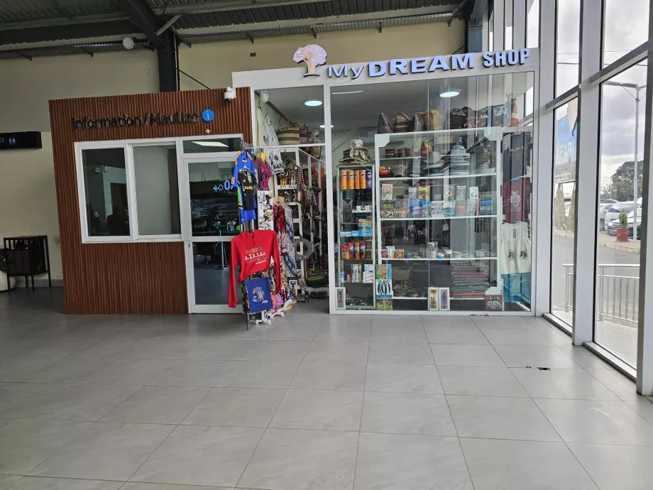 Souvenirbutik i afgangshallen