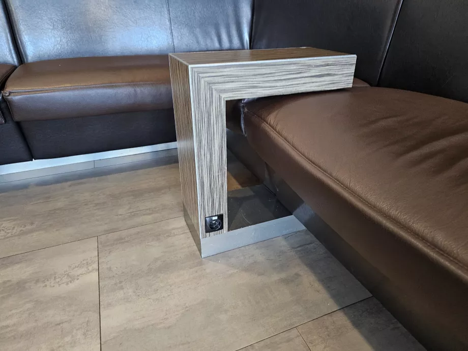 Stikkontakter, opladning af elektronik