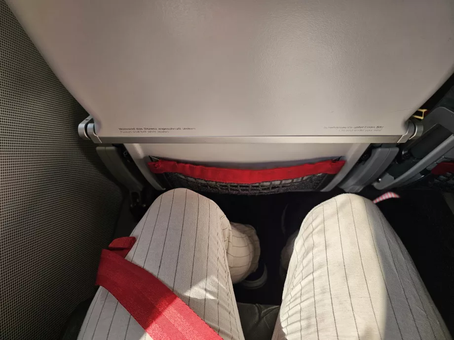 Benplads på Embraer E190