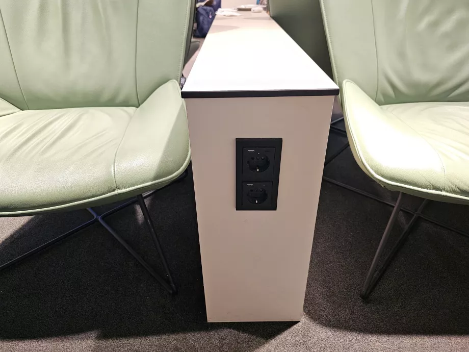 Stikkontakter til opladning af elektronik