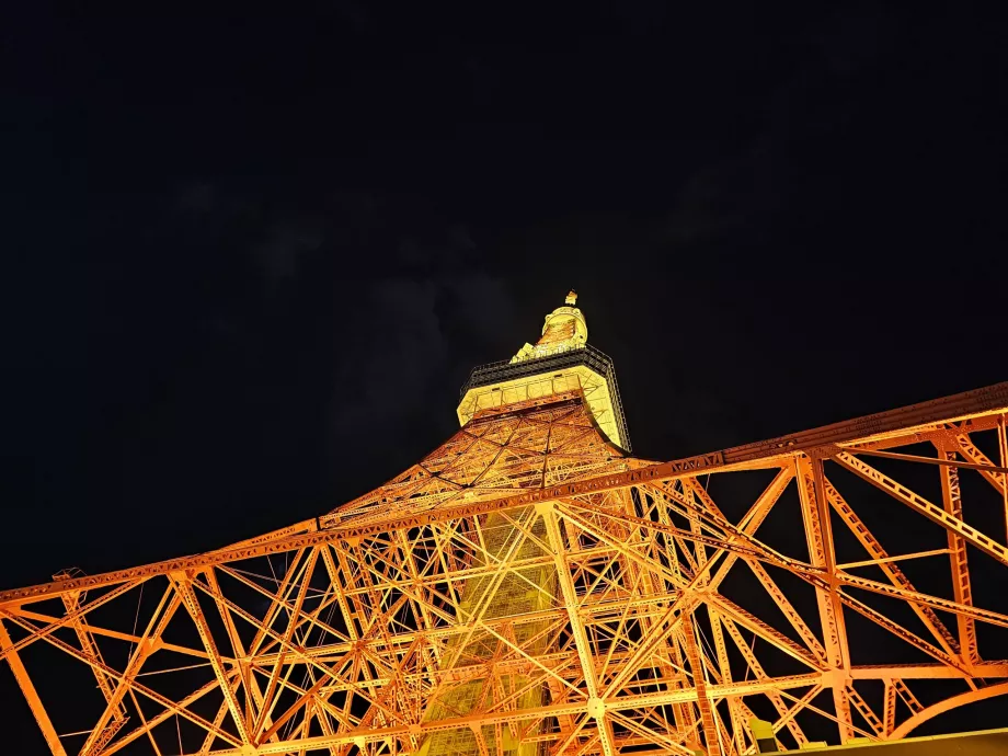 Tokyo Tower i løbet af natten