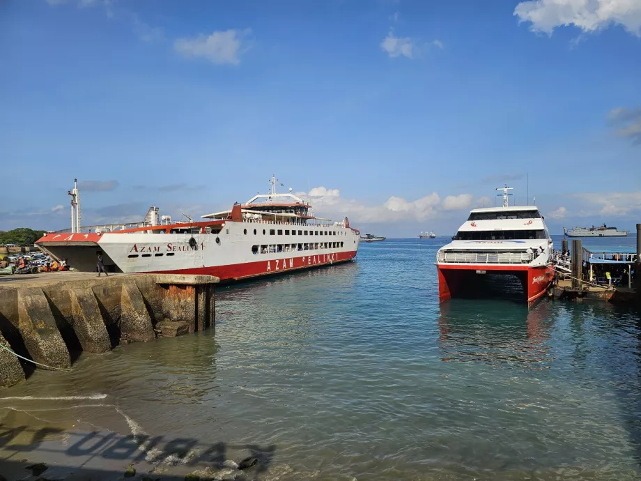 Azam Marine skibe