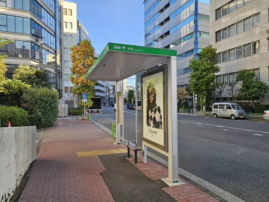 Busstoppested i byen