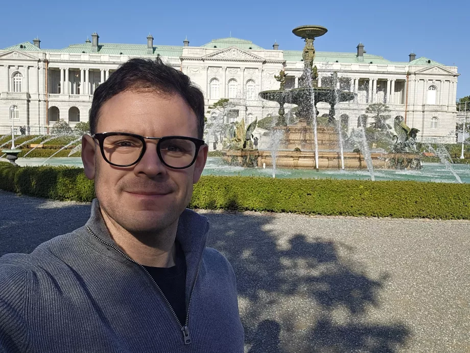 Mig foran Akasaka-paladset