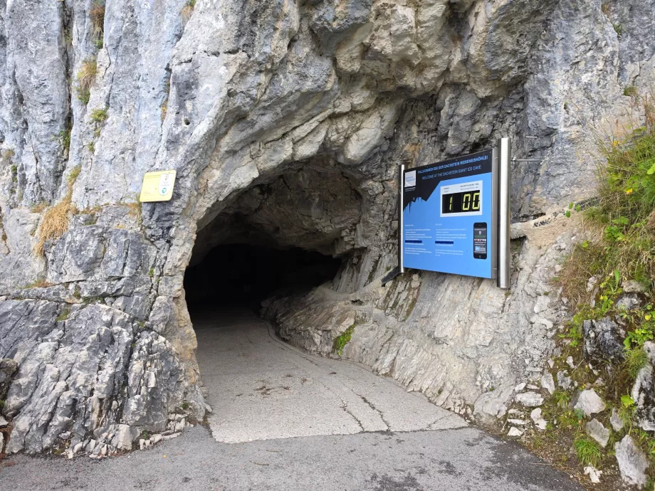 Indgangen til isgrotten