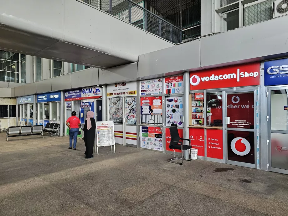 Valutaveksling og butikker for mobiloperatører, Terminal 2