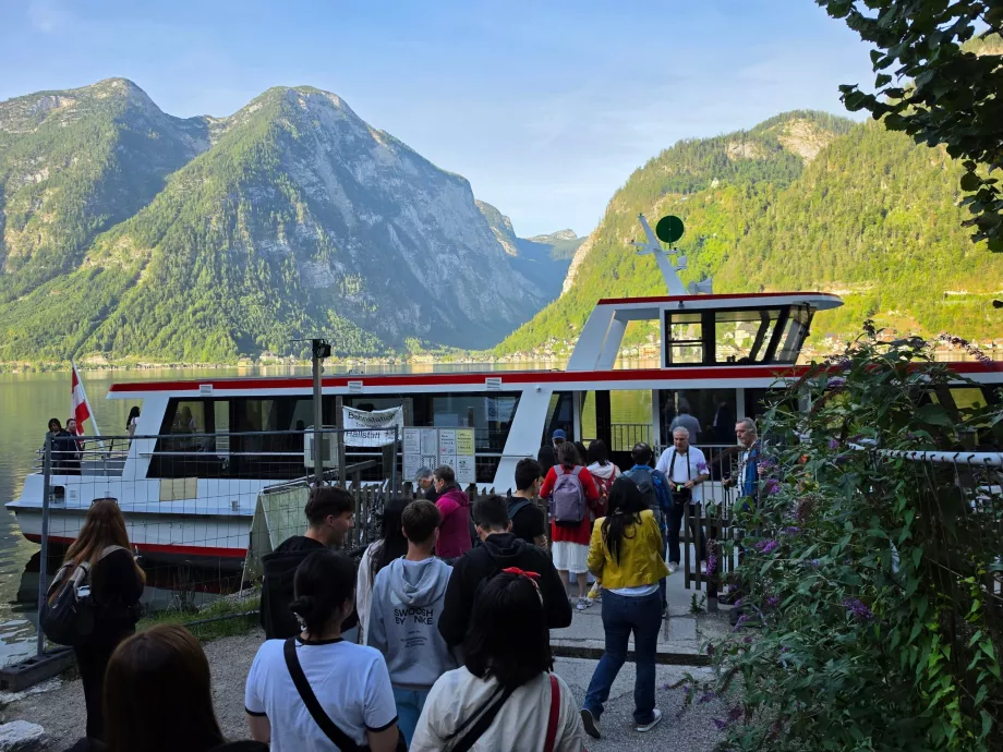Færge fra togstationen til Hallstatt