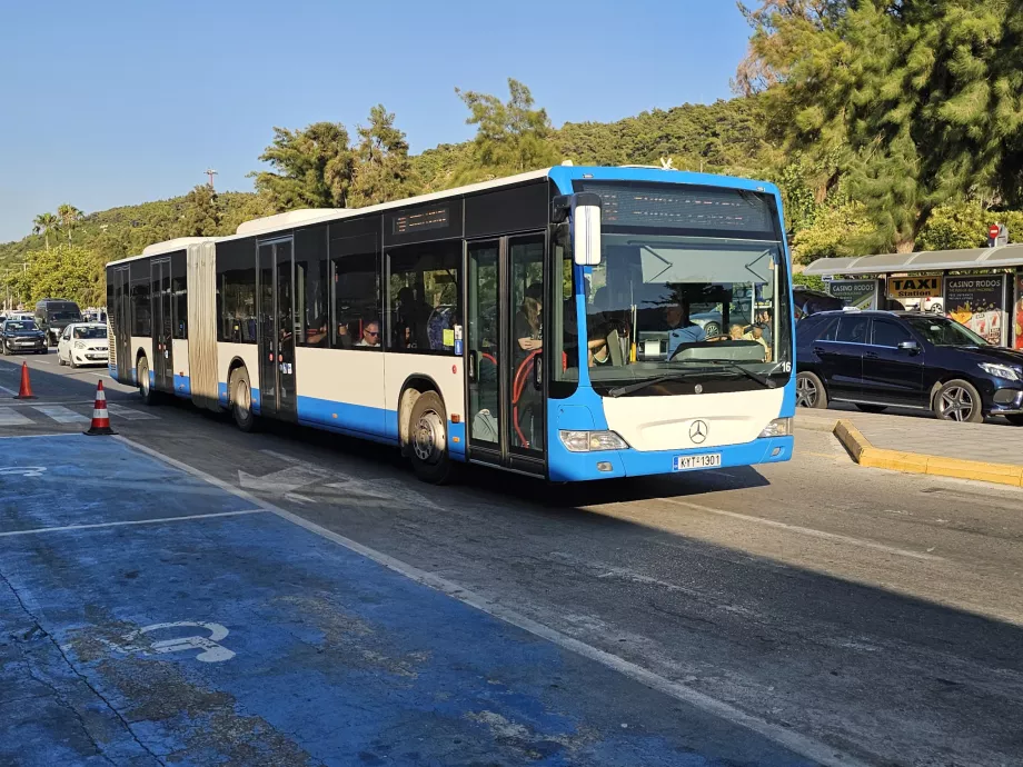 Bus til offentlig transport
