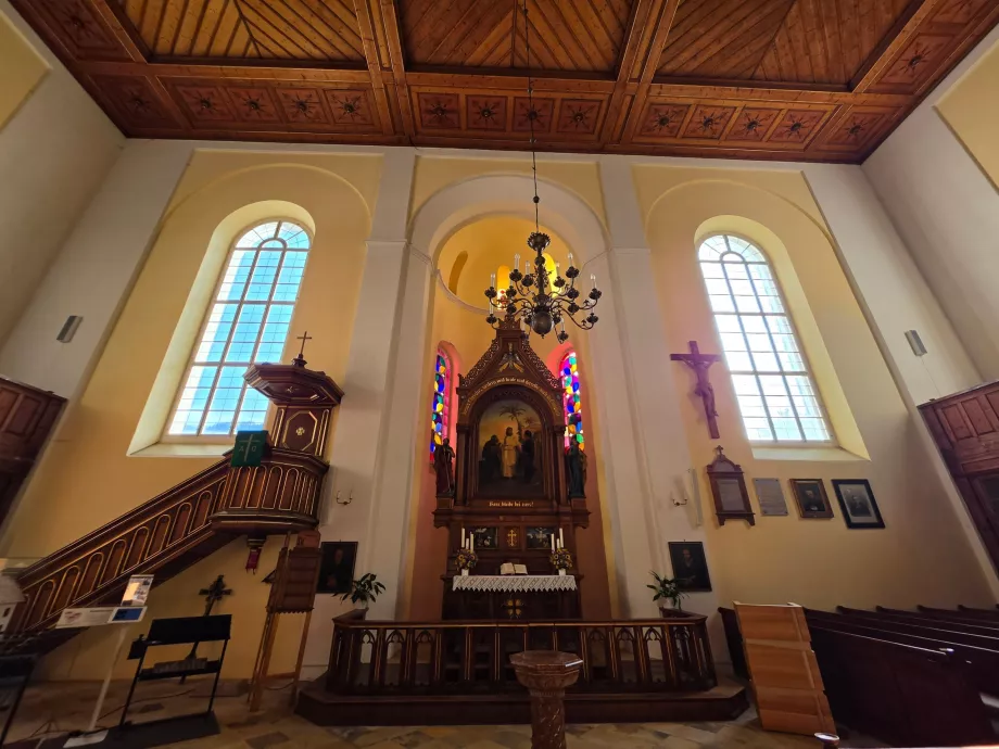 Interiøret i en protestantisk kirke