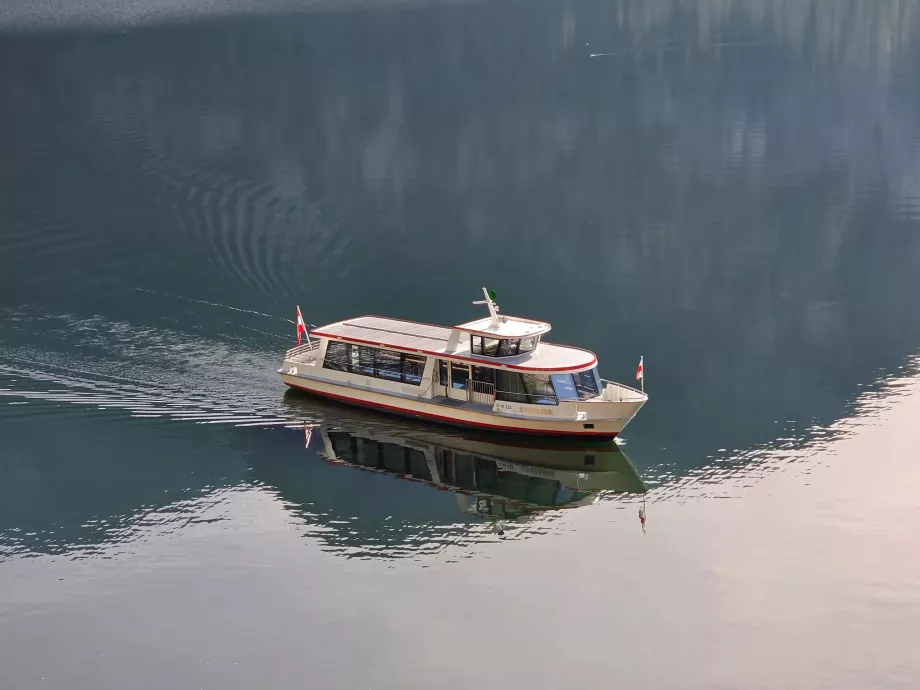 En båd på Hallstatt-søen
