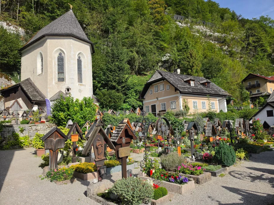Kirkegården foran benhuset ved den katolske kirke
