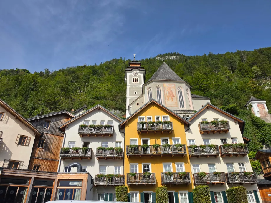 Den katolske kirke oven for Hallstatts centrum