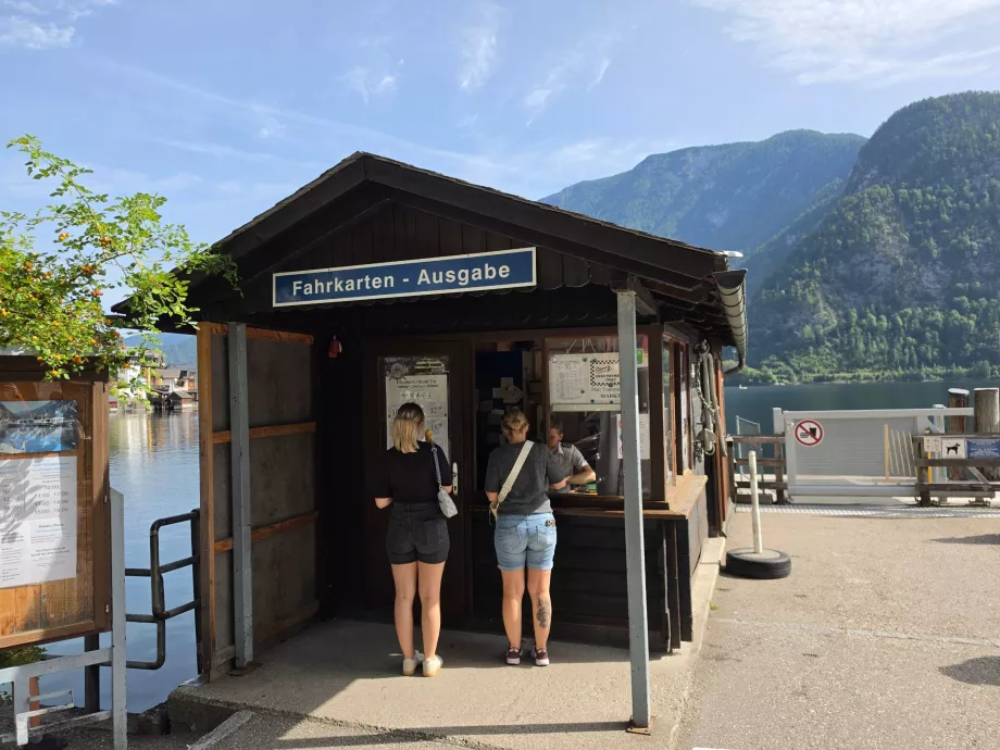 Salg af færgebilletter på banegården