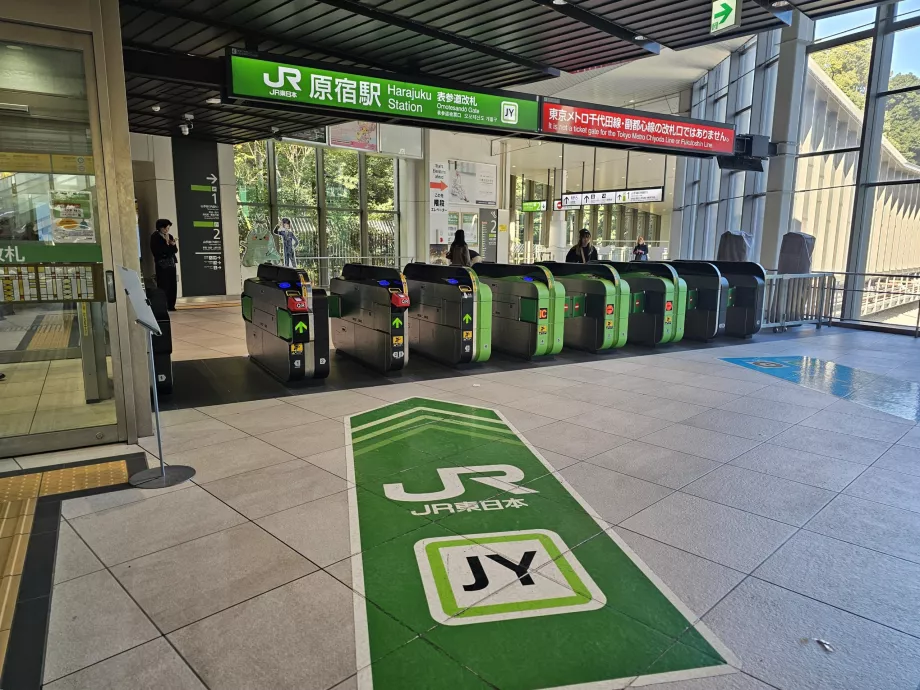 Drejekors for adgang til JR-togperroner