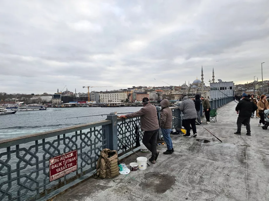 Fiskeri fra Galata-broen
