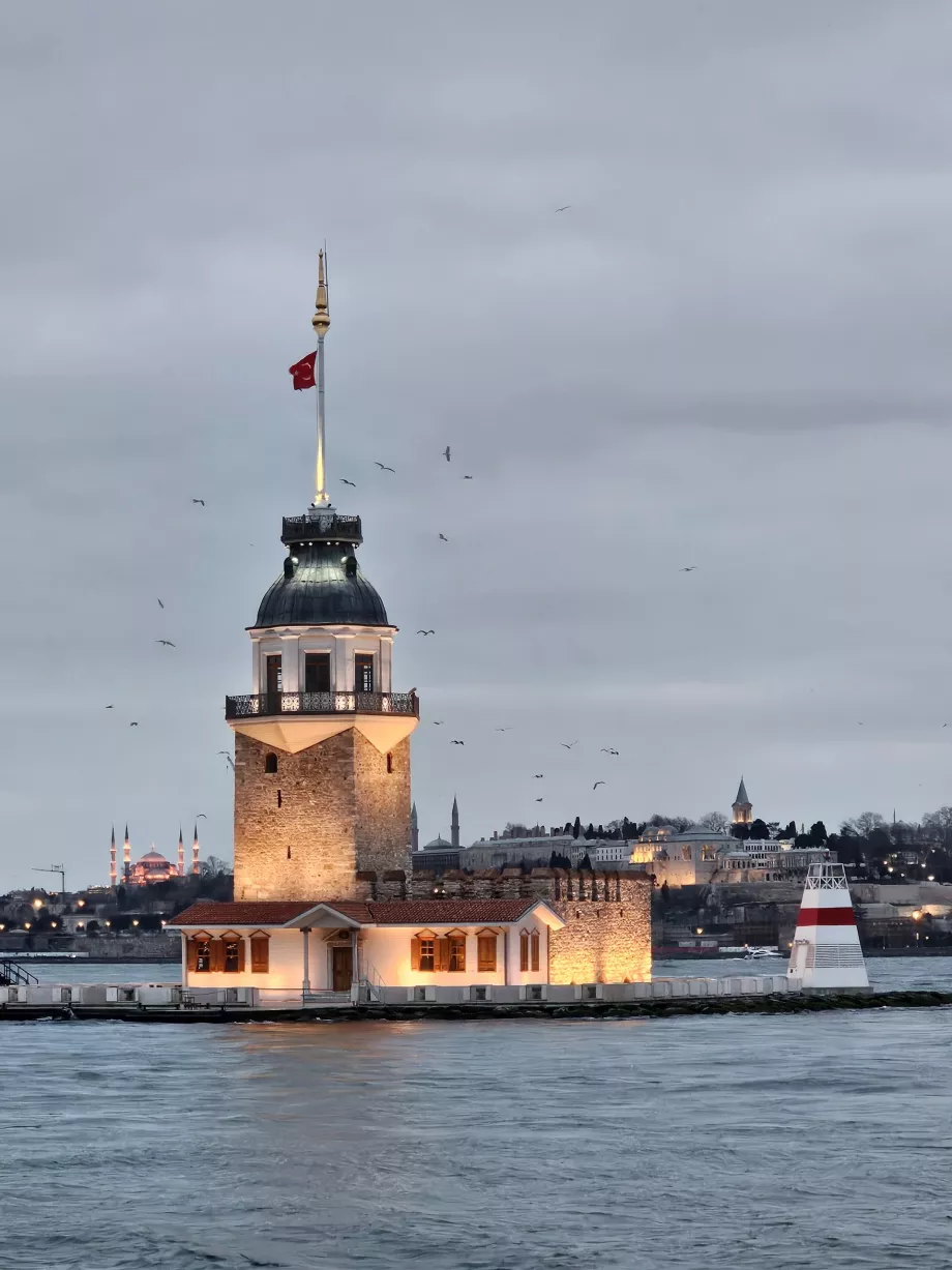 Maiden Tower i den tidlige aften